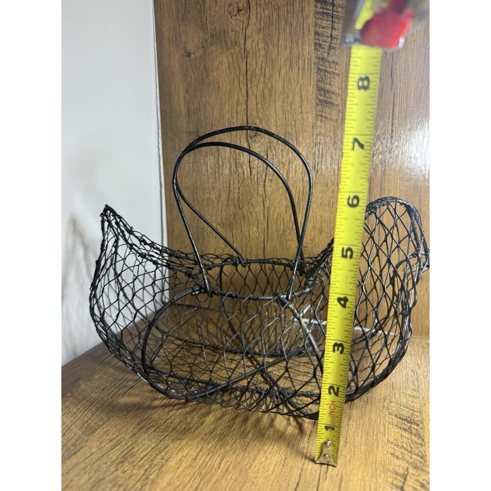 Vintage Primitive Farmhouse Rustic Metal Wire Chicken Shaped Egg Basket - Picture 3 of 3